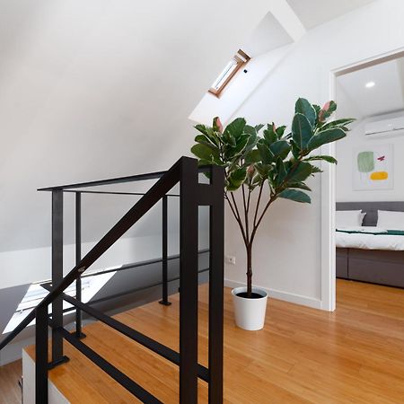 Two-Level Apart With A Terrace Near The Vltava River Praha Bagian luar foto