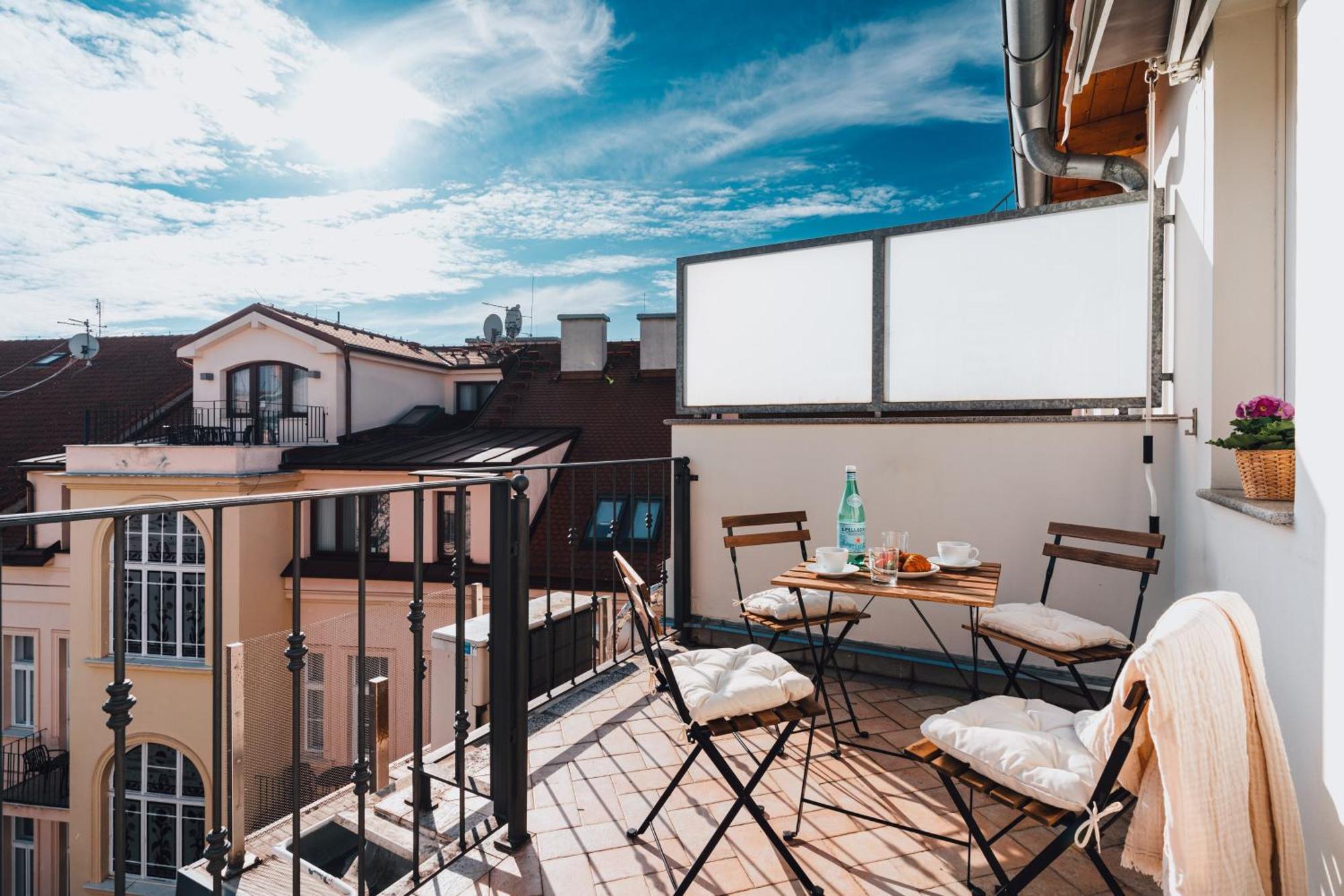 Two-Level Apart With A Terrace Near The Vltava River Praha Bagian luar foto